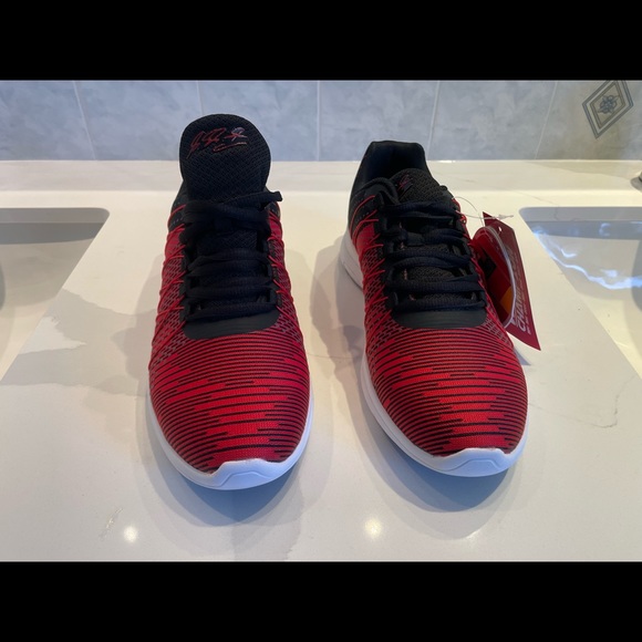 Ferrari one pair of Michael Schumacher Ferrari shoes. size euro 43 or CDN 10. - Picture 4 of 10